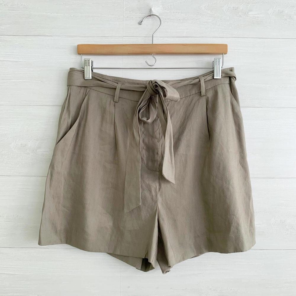NWT Antonio Melani - Olive green high-rise pleated linen blend shorts sash, 12